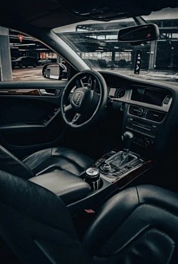 LadyClean.auto – Propreté, mobilité, style. Nettoyage complet de votre véhicule à domicile, rapide et efficace.
