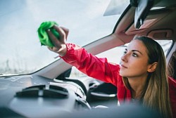 Découvrez LadyClean.auto, un service local et professionnel de nettoyage auto à domicile à Bourgoin-Jallieu, alliant soin, praticité et qualité.